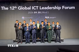 Lãnh đạo các đoàn đại biểu tham dự Diễn đàn Lãnh đạo ICT Toàn cầu lần thứ 12 với chủ đề "Phồn vinh số toàn cầu thông qua hợp tác chuyển đổi AI (AX) thực chất". (Ảnh: Đào Lâm/TTXVN)