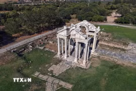 Tàn tích kiến trúc tại thành phố cổ Aphrodisias, huyện Karacasu, tỉnh Aydin, Thổ Nhĩ Kỳ. (Ảnh: THX/TTXVN phát)