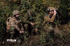 Binh sỹ Ukraine làm nhiệm vụ tại vùng Donetsk, ngày 12/10/2022. (Ảnh: AFP/TTXVN)