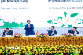 Thủ tướng Phạm Minh Chính tham dự Hội nghị xúc tiến đầu tư Việt Nam-Lào năm 2025. (Ảnh: Dương Giang/TTXVN)