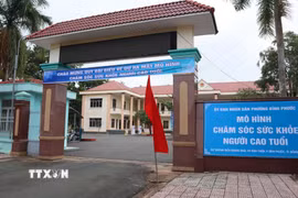 Mô hình chăm sóc sức khỏe người cao tuổi đặt tại trụ sở Ủy ban Nhân dân phường Tân Thiện (cũ). (Ảnh: Đậu Tất Thành/TTXVN)