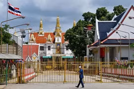 Một trạm kiểm soát biên giới giữa Campuchia và Thái Lan. (Ảnh: AFP)