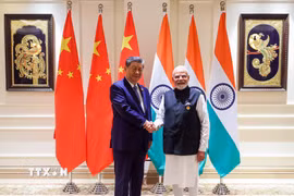 Thủ tướng Ấn Độ Narendra Modi và Chủ tịch Trung Quốc Tập Cận Bình tại cuộc hội đàm bên lề Hội nghị thượng đỉnh BRICS ở New Delhi, Ấn Độ ngày 12/9/2026. (Ảnh: ANI/TTXVN phát)