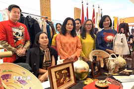 Gian trưng bày văn hóa Việt Nam tại Ngày Văn hóa ASEAN 2025. (Ảnh: Ngọc Quang/TTXVN)
