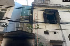 Hà Nội: Cháy nhà 3 tầng ở Nghĩa Đô, 15 nạn nhân bị ảnh hưởng khói và khí độc
