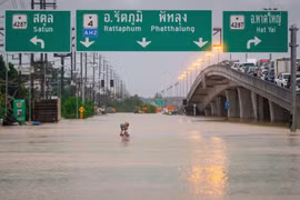 Cảnh ngập lụt tại Hat Yai, tỉnh Songkhla , Thái Lan, ngày 25/11/2025. (Ảnh: THX/TTXVN)