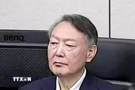 Cựu Tổng thống Hàn Quốc Yoon Suk Yeol tại Tòa án quận trung tâm Seoul ngày 16/1/2026. (Ảnh: Kyodo/TTXVN phát)