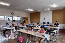 Tôn vinh tiếng Việt - Giữ cội nguồn cho thế hệ mai sau