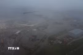 Sóng thần sau động đất gây ngập lụt tại thị trấn Severo-Kurilsk, Nga ngày 30/7/2025. (Ảnh: AA/TTXVN)