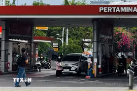 Một trạm xăng ở khu trung tâm của Thủ đô Jakarta, Indonesia. (Ảnh: Đỗ Quyên/TTXVN)