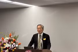 Giáo sư Yuji Suzuki, Chủ tịch Liên hiệp các Hội UNESCO Nhật Bản, Tổng thư ký Liên hiệp các Hội UNESCO Châu Á-Thái Bình Dương phát biểu tại hội nghị. (Ảnh: Nguyễn Tuyến/TTXVN)