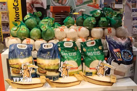 Gạo ST25 là mặt hàng trung tâm tại Tuần hàng Việt Nam tại Selgros. (Ảnh: Thu Hằng/TTXVN)