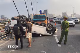 Hiện trường vụ va chạm liên hoàn. (Ảnh: TTXVN phát)