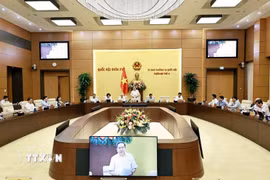 Chủ tịch Quốc hội Trần Thanh Mẫn phát biểu bế mạc Phiên họp thứ tư của ủy ban Thường vụ Quốc hội. (Ảnh: Doãn Tấn/TTXVN)