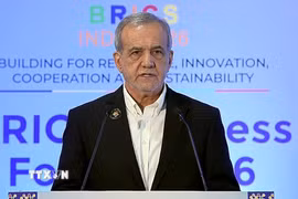 Tổng thống Iran Masoud Pezeshkian phát biểu tại diễn đàn doanh nghiệp BRICS ở New Delhi, Ấn Độ ngày 11/9/2026. (Ảnh: THX/TTXVN phát)