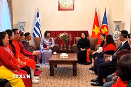 Đoàn Liên hiệp các tổ chức UNESCO Việt Nam đã tới thăm và làm việc tại Đại sứ quán Việt Nam tại Hy Lạp. (Ảnh do Đại sứ quán Việt Nam tại Hy Lạp cung cấp/TTXVN phát)