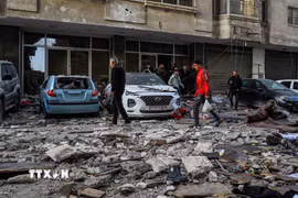 Thiệt hại sau những đợt không kích của Israel xuống thành phố Gaza ngày 31/1/2026. (Ảnh: THX/TTXVN)
