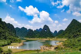 Núi mắt thần - điểm đến quan trọng của Công viên địa chất toàn cầu non nước Cao Bằng. (Ảnh: TTXVN)