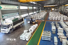 Sản xuất thép cuộn xuất khẩu tại Công ty TNHH Thép JFE Shoji Hải Phòng, vốn đầu tư Nhật Bản, tại Khu công nghiệp đô thị VSIP Hải Phòng. (Ảnh: Danh Lam/TTXVN)