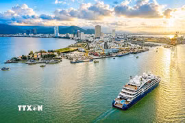 Vịnh Quy Nhơn, đã được định hình thành một trong những trung tâm cảng biển, logistics quan trọng của khu vực miền Trung. (Ảnh: Dũng Nhân/TTXVN phát)