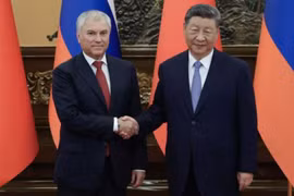 Chủ tịch Trung Quốc Tập Cận Bình và Chủ tịch Duma Quốc gia Nga (Hạ viện), ông Vyacheslav Volodin. (Ảnh: sputniknews)