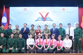 Đội Học viện Chính trị Công an Lào giành giải Nhất toàn đoàn. (Ảnh: Xuân Tú/TTXVN)
