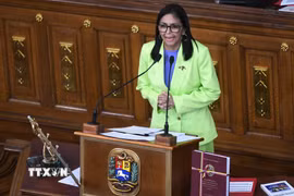 Tổng thống lâm thời Venezuela Delcy Rodriguez phát biểu tại Caracas. (Ảnh: THX/TTXVN)