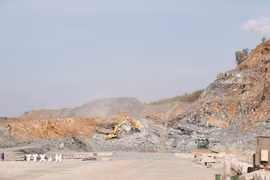 Một mỏ cát vật liệu xây dựng ở Đắk Lắk. (Ảnh: Xuân Triệu/TTXVN)