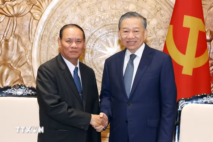 Tổng Bí thư, Chủ tịch nước Tô Lâm tiếp đồng chí Vilay Lakhamphong, Ủy viên Bộ Chính trị, Thường trực Ban Bí thư Trung ương Đảng Nhân dân Cách mạng Lào. (Ảnh: Thống Nhất/TTXVN)