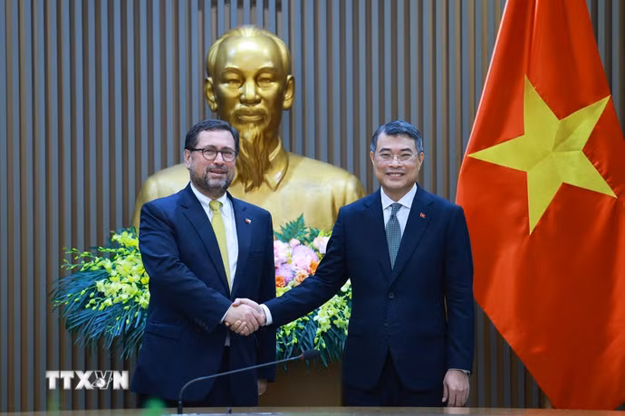 Thủ tướng Lê Minh Hưng tiếp Bộ trưởng Ngoại giao Cộng hòa Chile Francisco Pérez Mackenna. (Ảnh: Dương Giang/TTXVN)