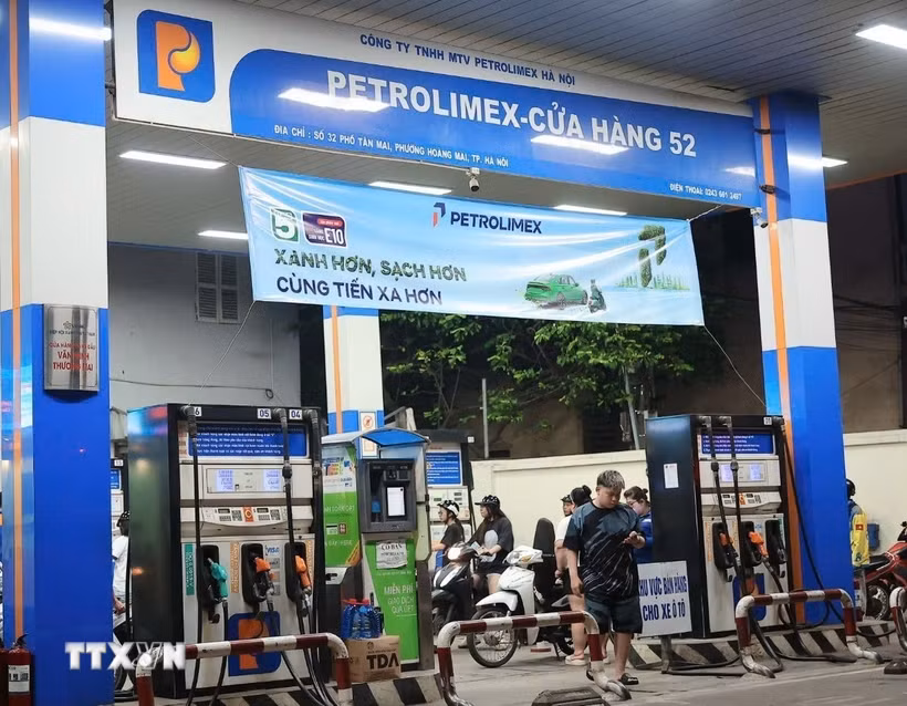 CPI 9 tháng tăng 4,52% chủ yếu do giá xăng dầu và học phí tăng. (Ảnh: Phạm Tuấn Anh/TTXVN)