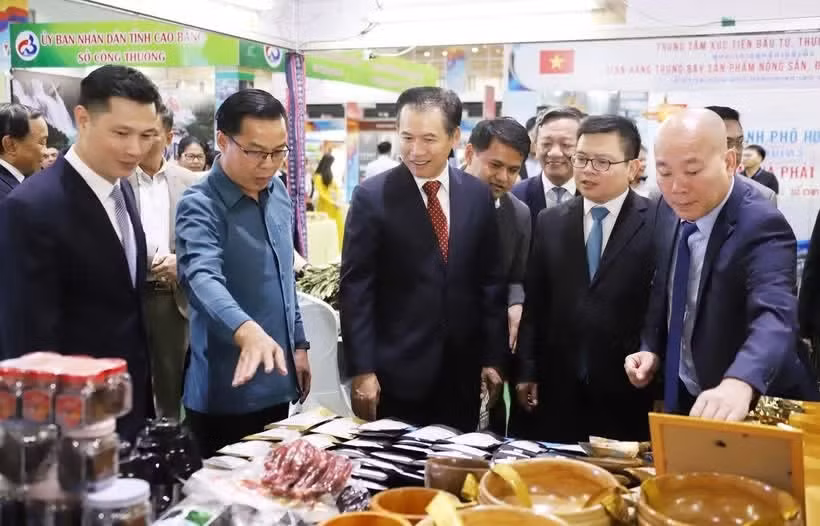 Các gian hàng tại Hội chợ Thương mại Việt-Lào năm 2025. (Ảnh: TTXVN)