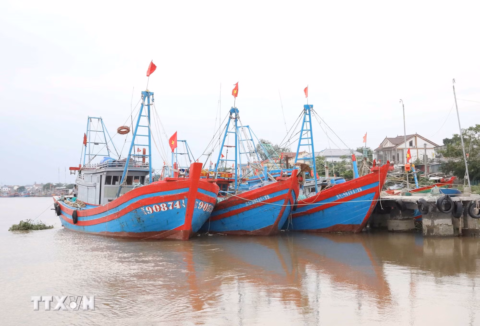 ttxvn-nghe-an-tau-ca.jpg