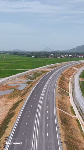 Một dự án thành phần cao tốc Bắc-Nam phía Đông được hoàn thành và đưa vào khai thác. (Ảnh: Việt Hùng/Vietnam+)