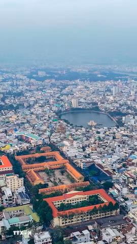 Kết nối cơ sở dữ liệu đất đai. (Ảnh: TTXVN)