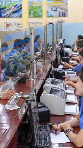 Ngành Đường sắt bắt đầu mở bán 300.000 vé tàu Tết Nguyên Đán Đinh Mùi. (Ảnh: PV/Vietnam+)