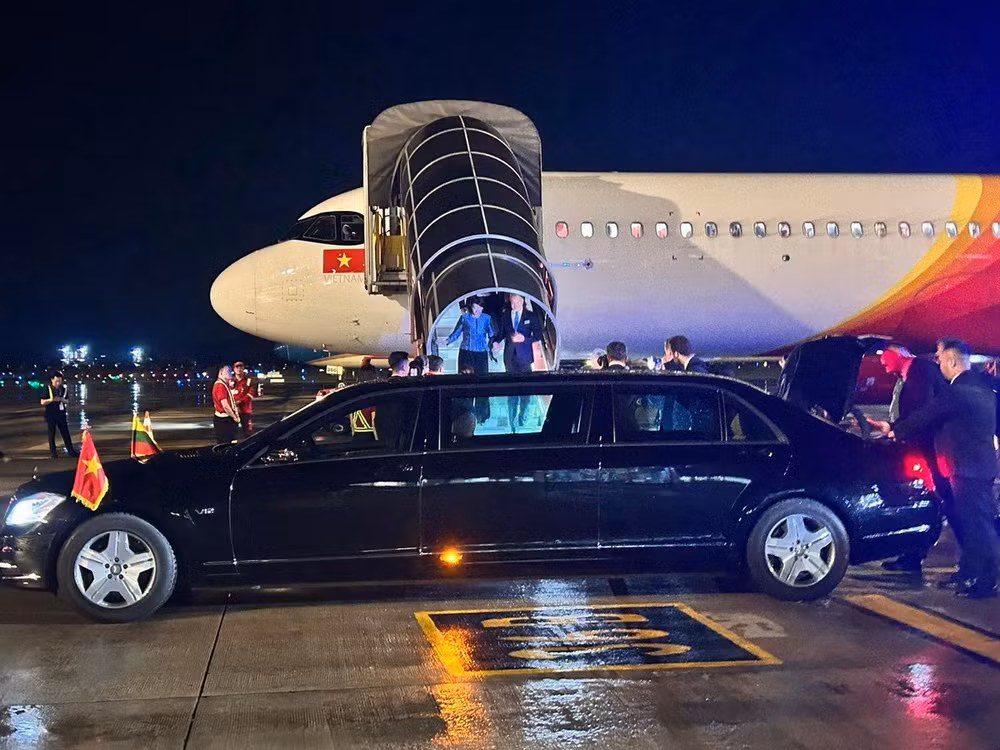 tong-thong-litva-chuyen-co-vietjet.jpg