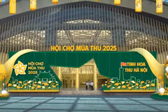 Cổng vào Hội chợ Mùa Thu 2025 được thiết kế theo hình ảnh đặc trưng của Hà Nội. (Ảnh: Ban tổ chức Hội chợ Mùa Thu 2025)