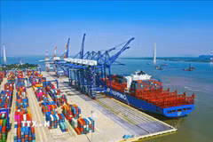 Việc sáp nhập các tỉnh thành đều tính đều yếu tố mở rộng không gian hướng biển . (Ảnh: Đức Nghĩa/TTXVN)