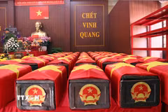 Hài cốt các anh hùng liệt sỹ sau khi được quy tập được quàn trang trọng tại Nhà tưởng niệm, chờ ngày trở về với gia đình, quê hương. (Ảnh: Xuân Khu/TTXVN)