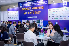 Các doanh nghiệp kết nối giao thương tại IEAE 2025. (Ảnh: CTV/Vietnam+)