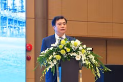 Thứ trưởng Bộ Công Thương Nguyễn Sinh Nhật Tân phát biểu khai mạc Diễn đàn Phòng vệ thương mại 2026. (Ảnh: CTV/Vietnam+)