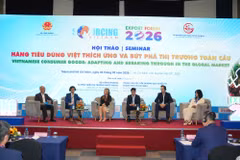 Các chuyên gia tham gia thảo luận về các cơ hội mới cho hàng tiêu dùng Việt Nam. (Ảnh: CTV/Vietnam+)