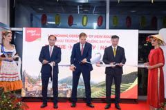 Nghi thức khai trương đường bay mới từ Praha đến Almaty và Hà Nội đánh dấu cột mốc quan trọng trong hành trình mở rộng mạng bay xuyên lục địa của Vietjet.