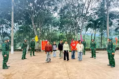 7 người Lào nhập cảnh trái phép phát hiện tại nhà ở của Hồ Văn Nghèo. (Nguồn: Tuổi Trẻ)