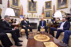 Thủ tướng Nhật Bản Shigeru Ishiba với Tổng thống Mỹ Donald Trump. (Nguồn: Reuters)