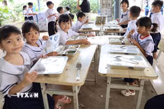 Bữa ăn bán trú của học sinh Trường Tiểu học & THCS Hưng Phước (xã Hưng Phước, thành phố Đồng Nai). (Ảnh: K GỬIH/TTXVN)