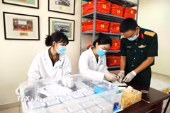 Nơi tiếp nhận, kiểm tra mẫu sinh phẩm hài cốt liệt sỹ tại Trung tâm Giám định ADN thuộc Viện Sinh học (Viện Hàn lâm Khoa học và Công nghệ Việt Nam). (Ảnh: An Đăng/TTXVN)