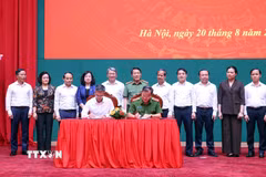 Lễ ký kết biên bản bàn giao nhiệm vụ Cơ quan Thường trực Ban chỉ đạo 57 Trung ương từ Văn phòng Trung ương Đảng về Bộ Công an. (Ảnh: Phạm Kiên/TTXVN)