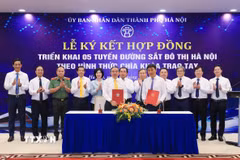 Lễ ký kết hợp đồng chìa khóa trao tay giữa Ban Quản lý đường sắt đô thị Hà Nội và Liên danh Vinhomes – SGC. (Ảnh: TTXVN phát)